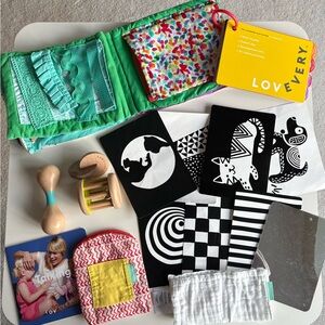 LOVEVERY Play Kit: The Charmer (3-4 Months)